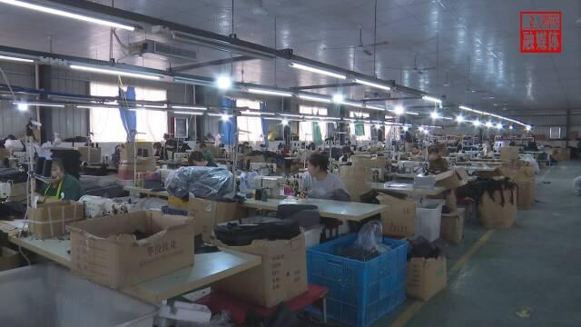 邵揚箱包成立于2019年,主要從事高檔箱包代加工生產(chǎn),月產(chǎn)值